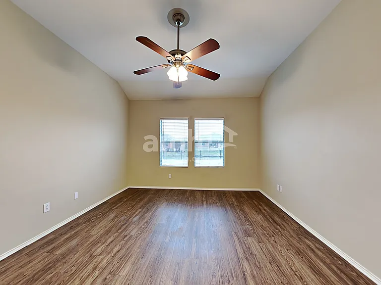 1100 Oakbrook St — Photo 14