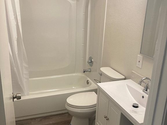 5th image of 3933 1st Ave