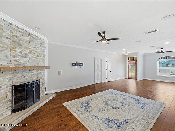 4th image of 56 Westridge Dr