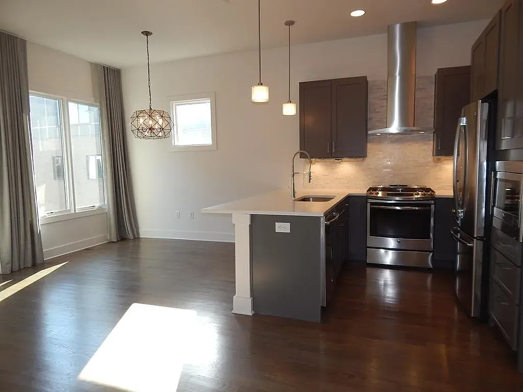 3 bed, 1563 sqft, $3,400 — Photo 3