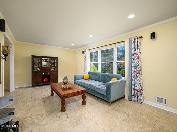 4th image of 37 Willow Grove Way