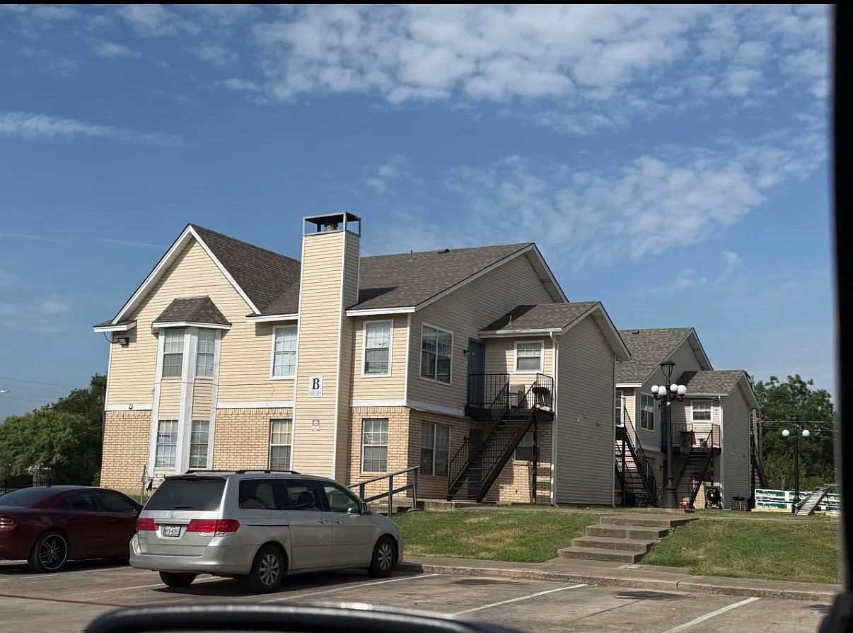 320 S Center St — Photo 2