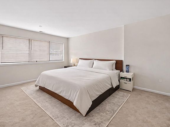 5th image of 1301 N Courthouse Rd APT 1803