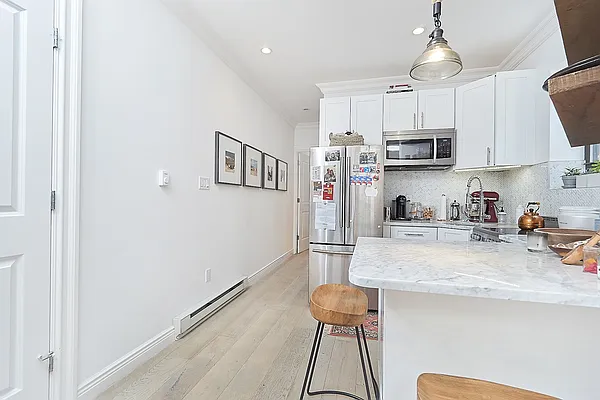 Rented by REAL New York | media 11