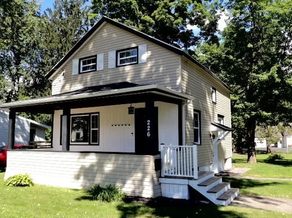 226 Chestnut St, North Syracuse, NY 13212