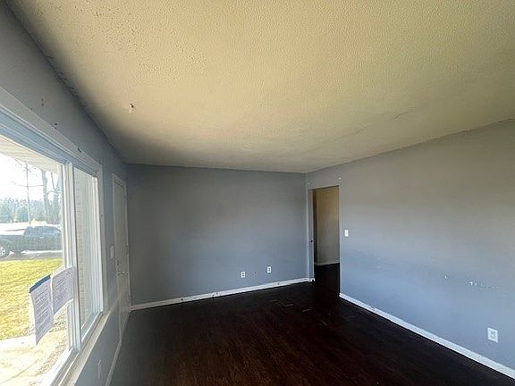 3rd image of 3915 N Neely Ave