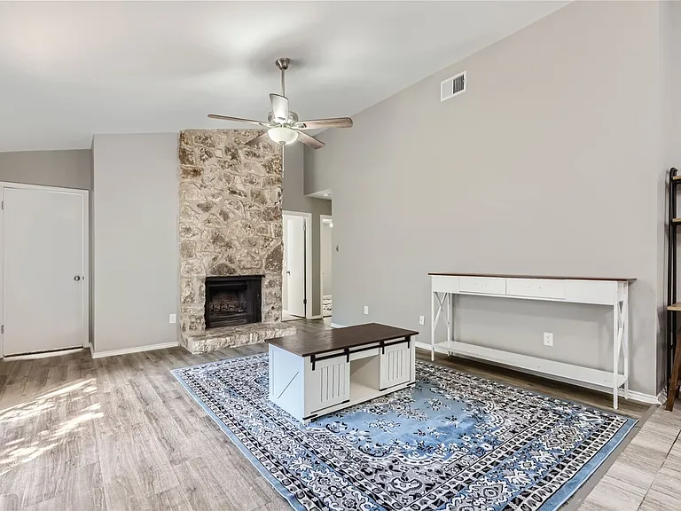 5810 Avery Island Ave — Photo 5
