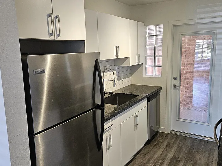 1504 E Rovey Ave #1A — Photo 6