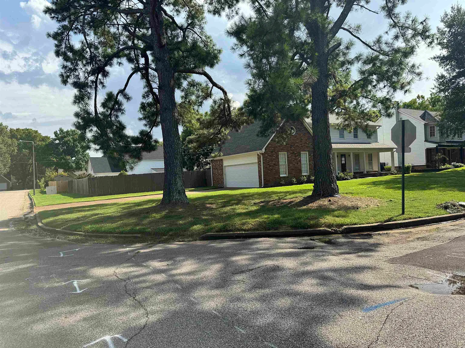 4 bed, 2.5 bath, 2243 sqft, $3,000 — Photo 2