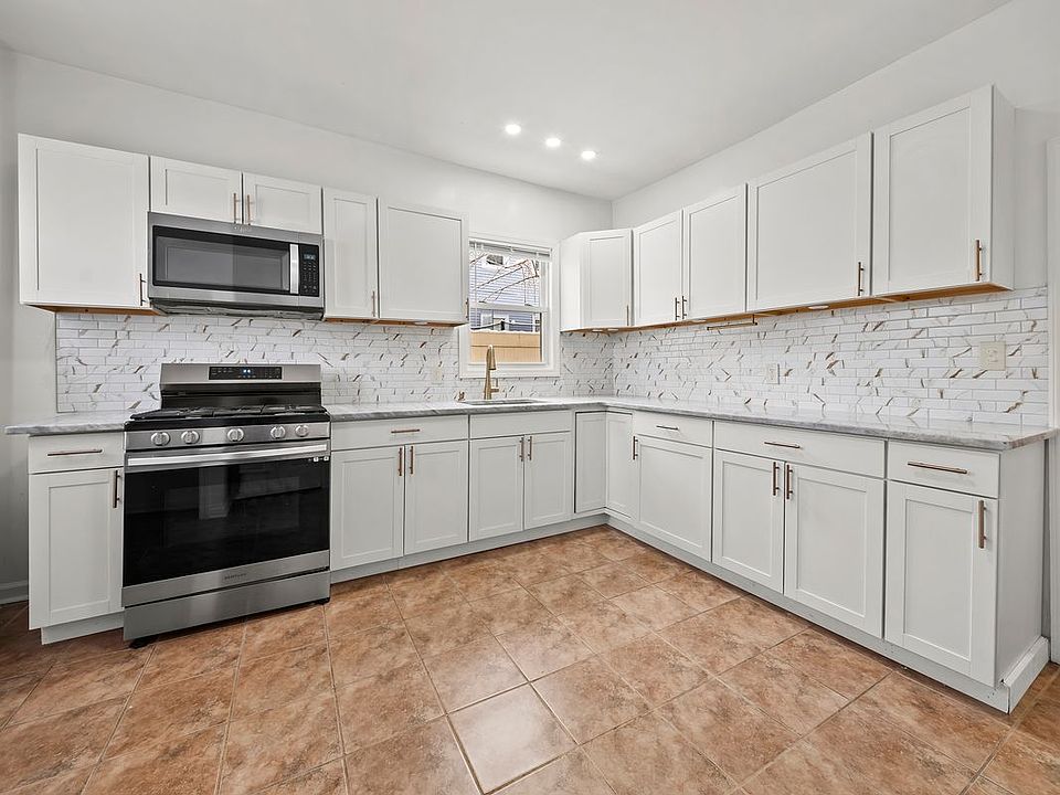 1st image of 165 Montgomery St Floor 1