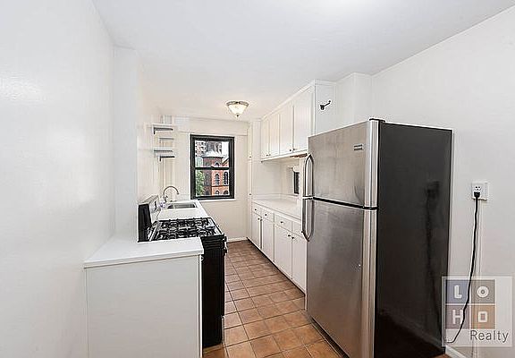 4th image of 417 Grand St APT D303