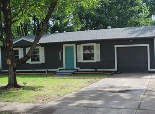 10025 Grandview Dr, Overland Park, KS 66212