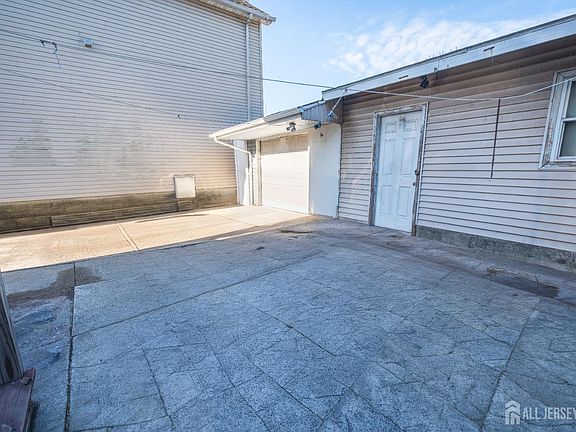 3rd image of 269 Silzer St