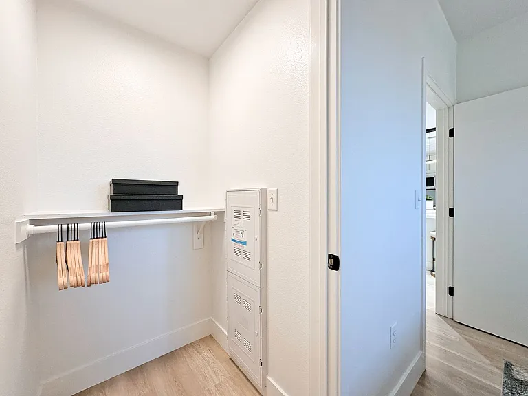 Begonia Place Luxury Apartments — Photo 86