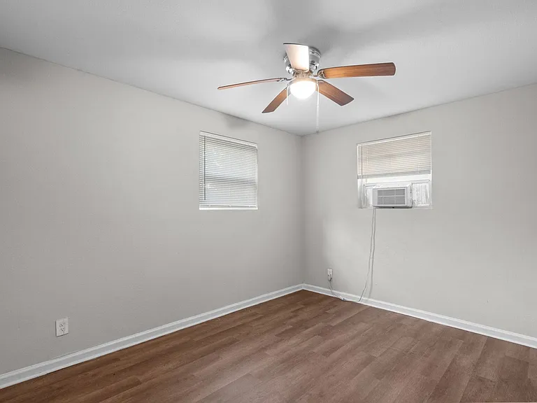 2328 Boss St — Photo 10