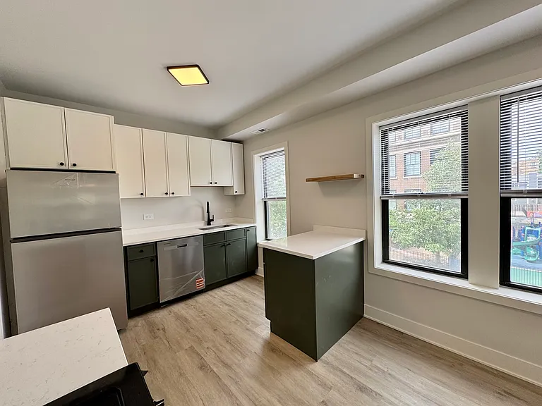 1635 W Cornelia Ave #2 — Photo 14