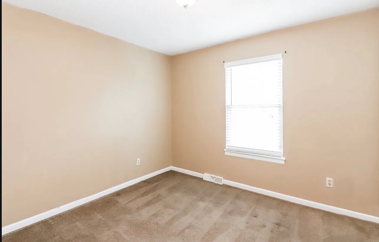 4 bed, 2866 sqft, $1,900 — Photo 3