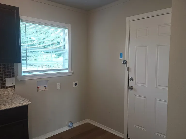 9026 Lake Forest Blvd — Photo 11