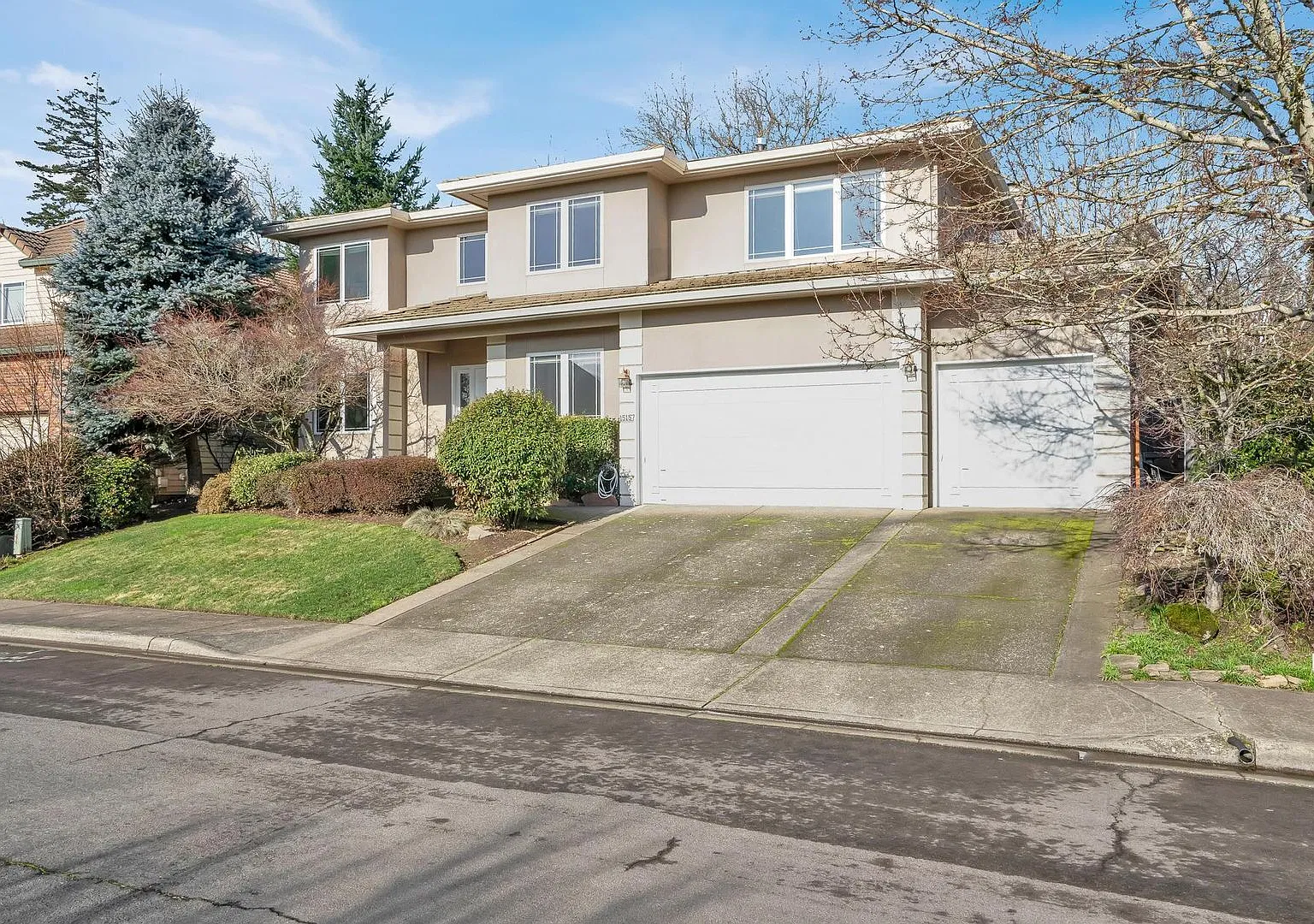 Spacious 4-bdr/2.5-bath custom home. 3-car garage, fenced yard, lots of recent updates! — Photo 2