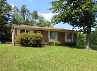 16 Roosevelt Dr, Ridgeway, VA 24148