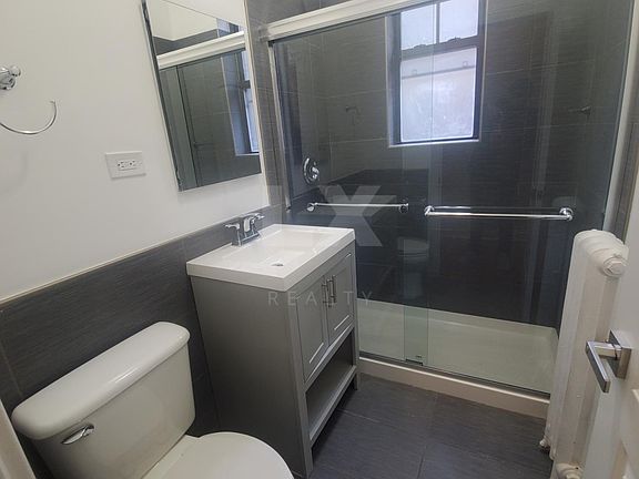 2nd image of 1625 W Belmont Ave #B07