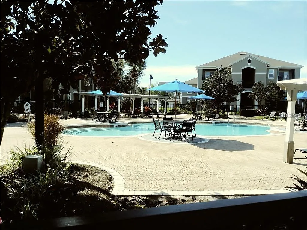 1 bed, 856 sqft, $1,395 — Photo 2
