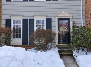 7911 Treeside Ct, Springfield, VA 22152