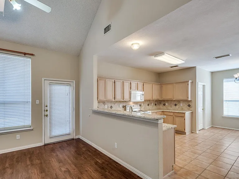 3949 Windford Dr — Photo 9
