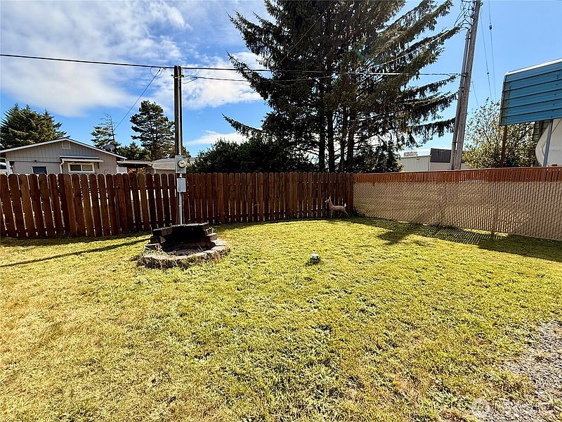 4th image of 881 Magellan Avenue NE