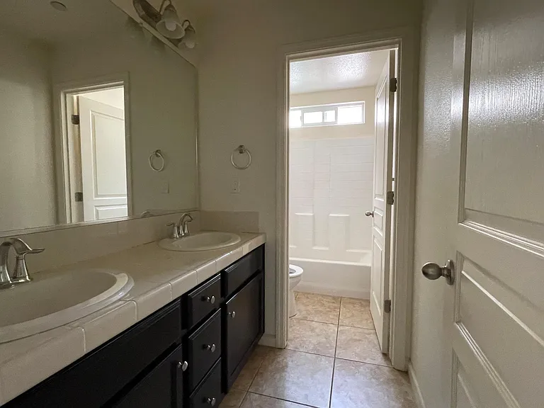 147 Barker Ln — Photo 5