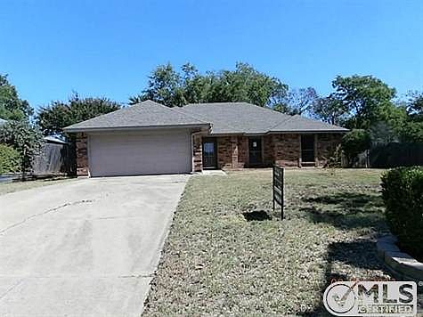 4th image of 3668 Village Green Dr