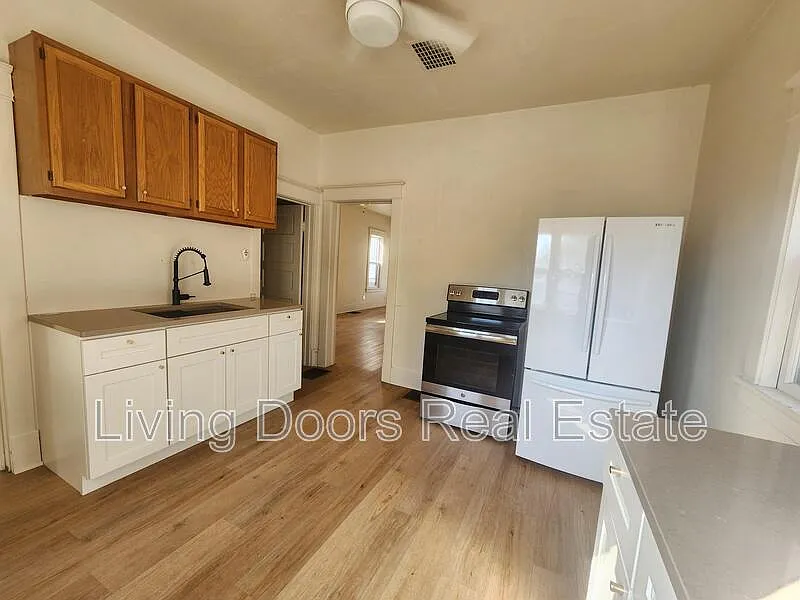3 bed, 2.0 bath, $1,595 — Photo 3