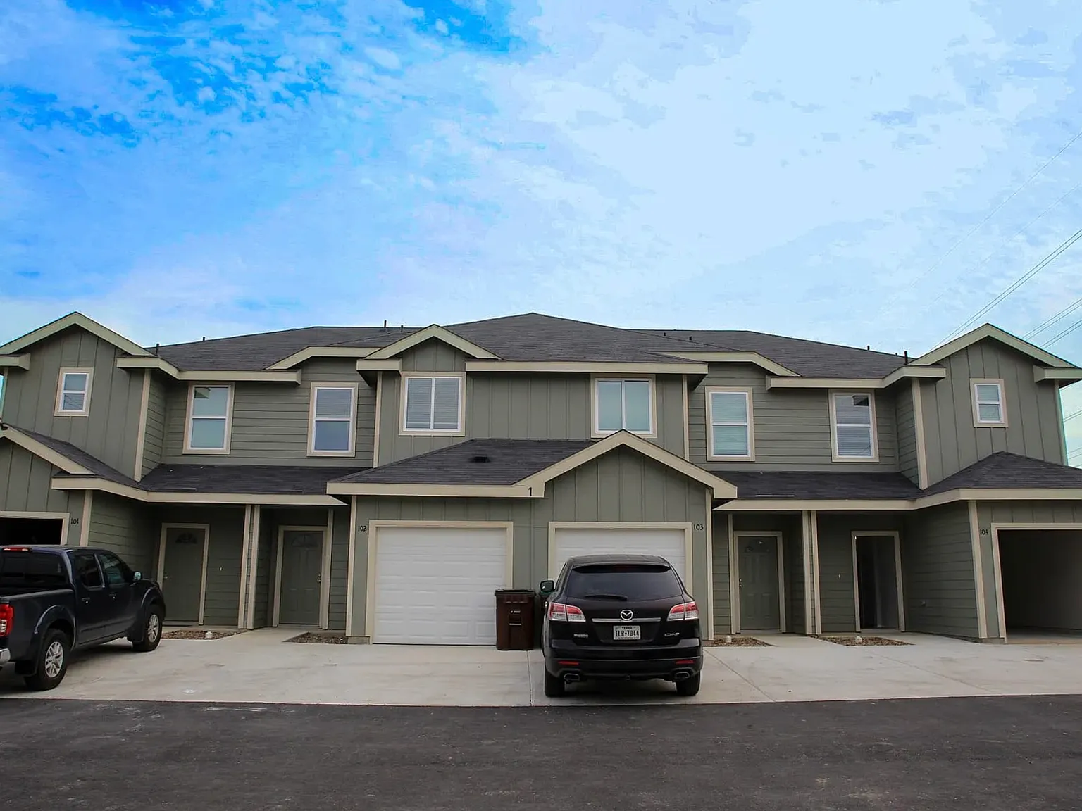 3 bed, 1220 sqft, $1,300 — Photo 1