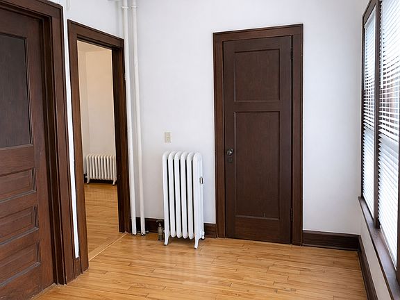 5th image of 1027 Jenifer St APT 2E