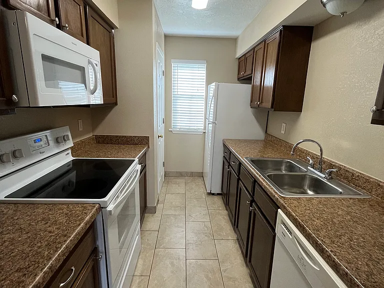North Park Apartments — Photo 24
