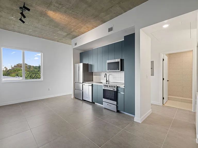 315 NW 32nd St — Photo 36