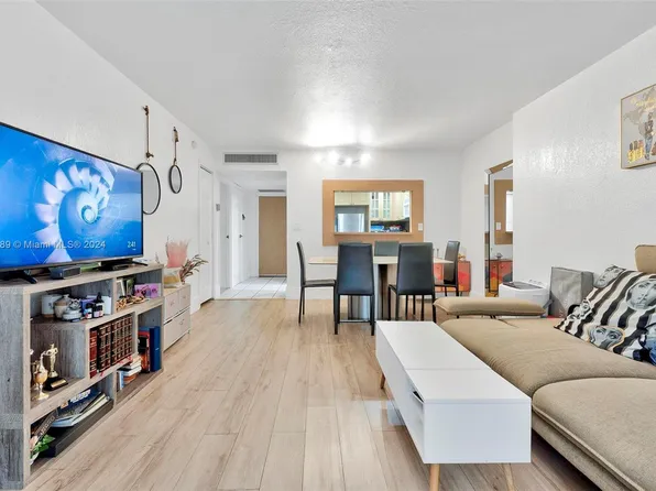 3401 N Country Club Dr APT 406, Aventura, FL 33180