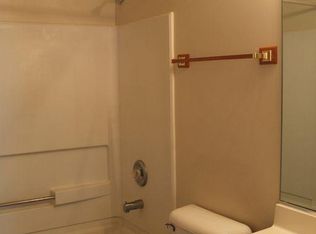 601 Fox Ridge Dr, Fox Lake, IL 60020