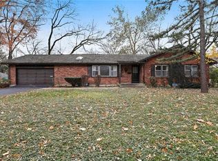 9101 Wenonga Rd, Leawood, KS 66206