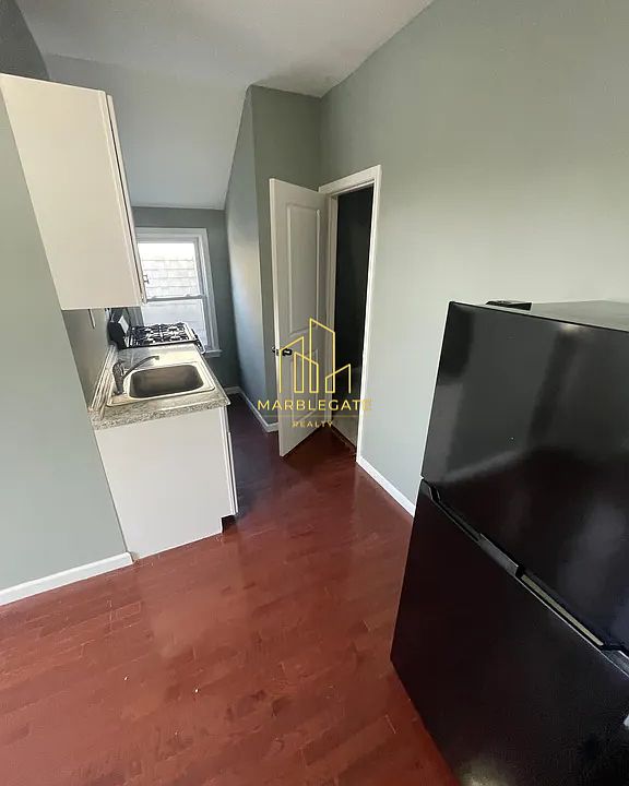 1st image of 113 Isabella Ave #33