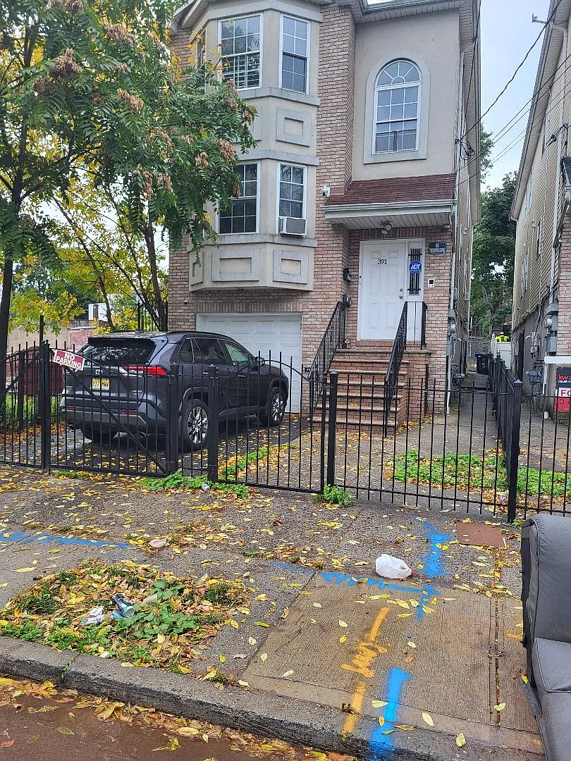 3 bed, $2,300 — Photo 1