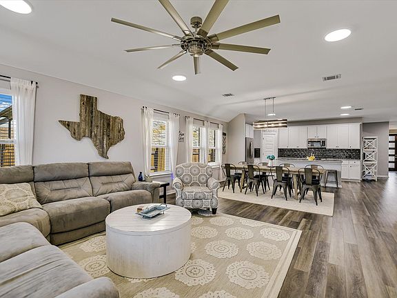 4th image of 1101 Terrace View Dr