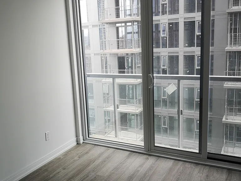 28 Wellesley St E #2805 — Photo 6