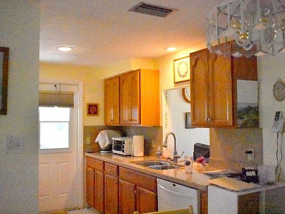4th image of 601 Circlewood Dr #Y-1