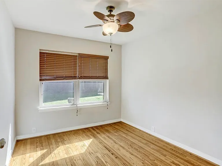 1915 Ansbury Dr — Photo 10