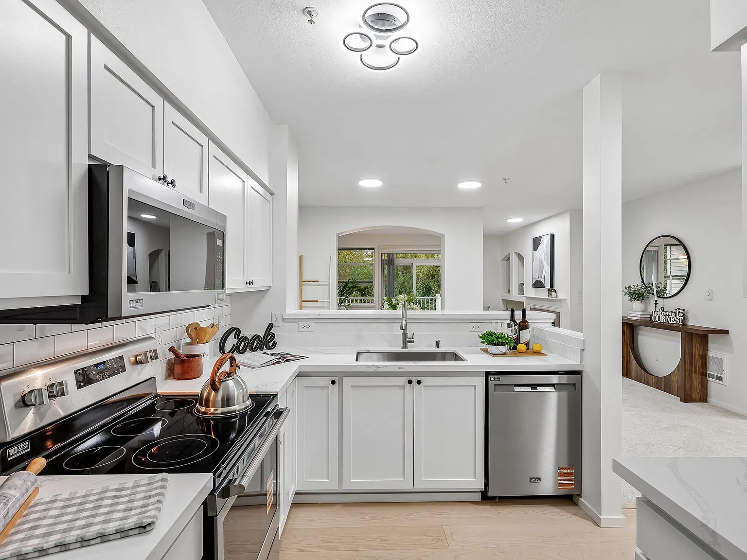 3 bed, 1286 sqft, $2,550 — Photo 3
