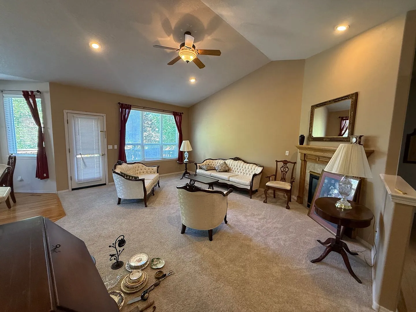 Spacious 4 Bed/ 2.5 Bath Single Family Home - SE Bend — Photo 4