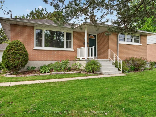 32 Lennox St, Kingston, ON K7M 4S2