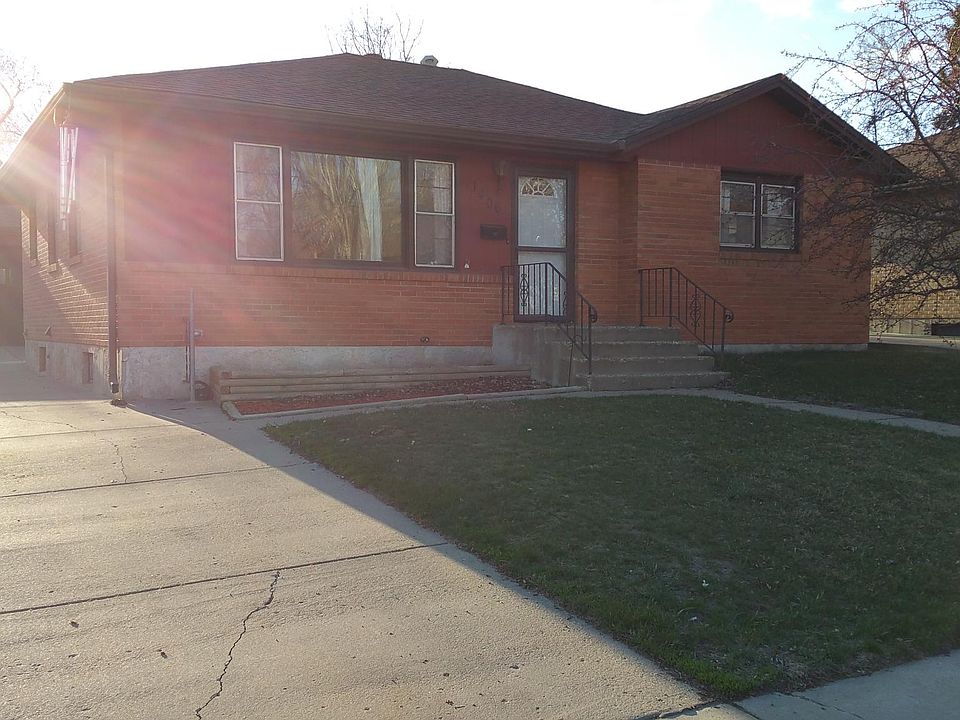 Cute, 4 bed/2 bath home with garage for rent.