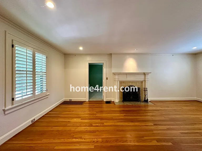 211 W 66th St — Photo 5